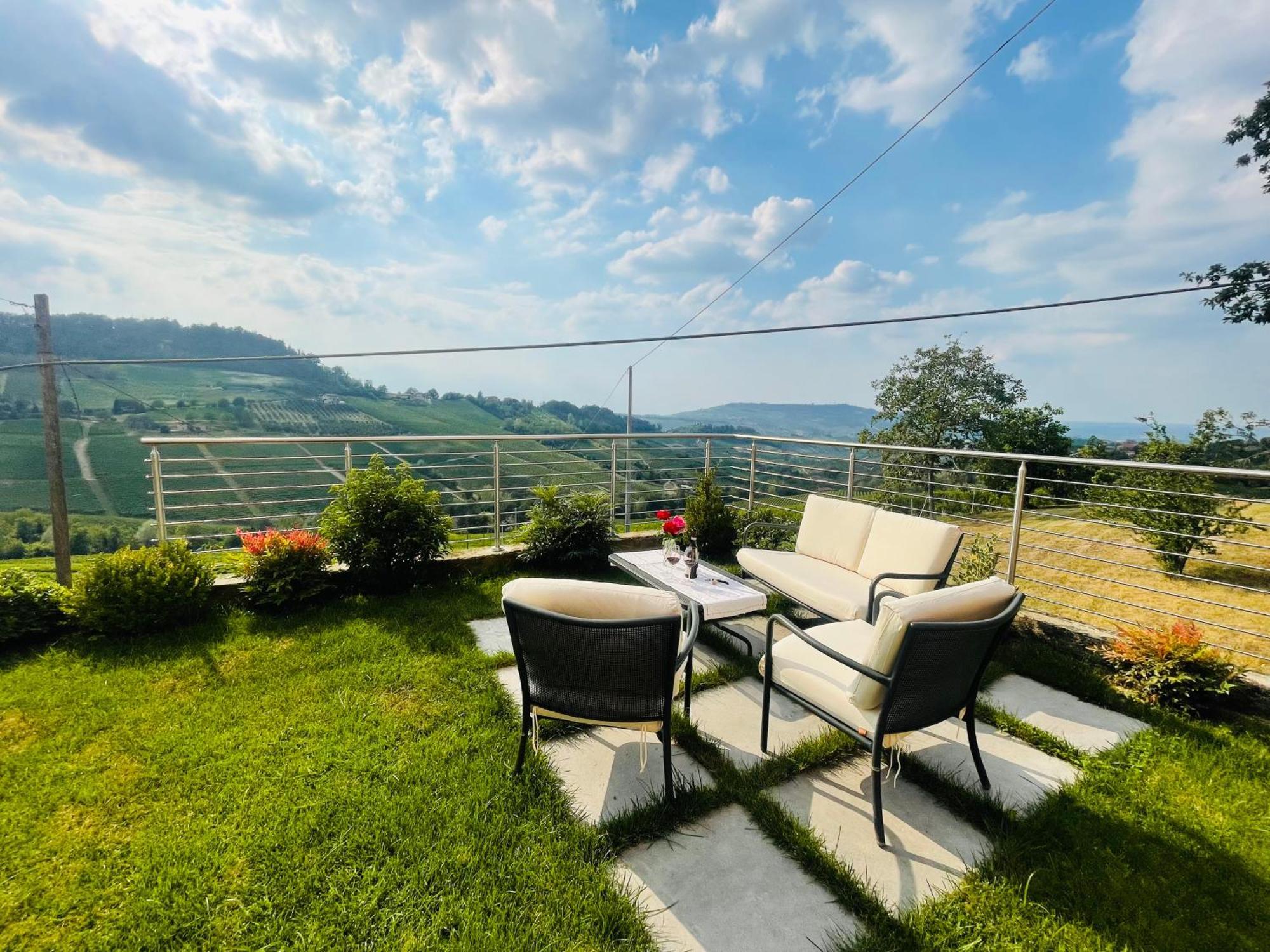 Casa Rafanelli Apartment Monforte D'Alba Exterior photo